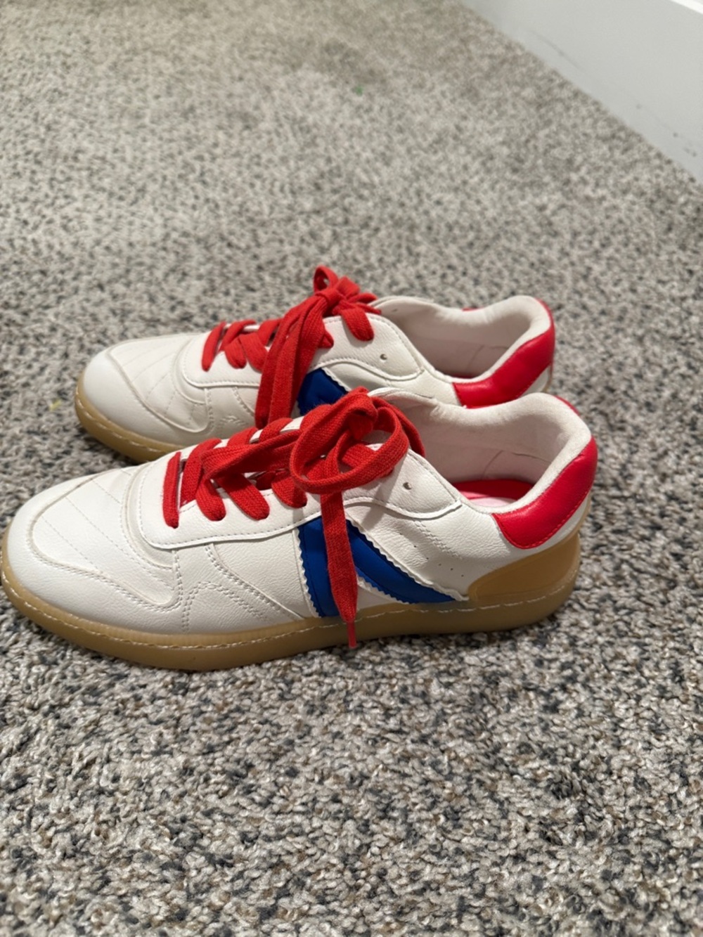 Mia Vesta Sneaker - Women's 7.5